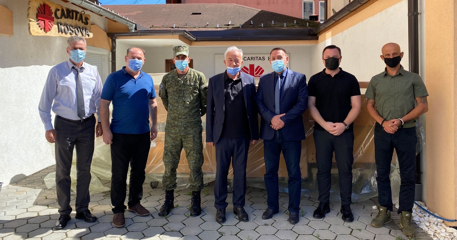  Caritas Kosova i dhuron shtretër spitalor FSK-së